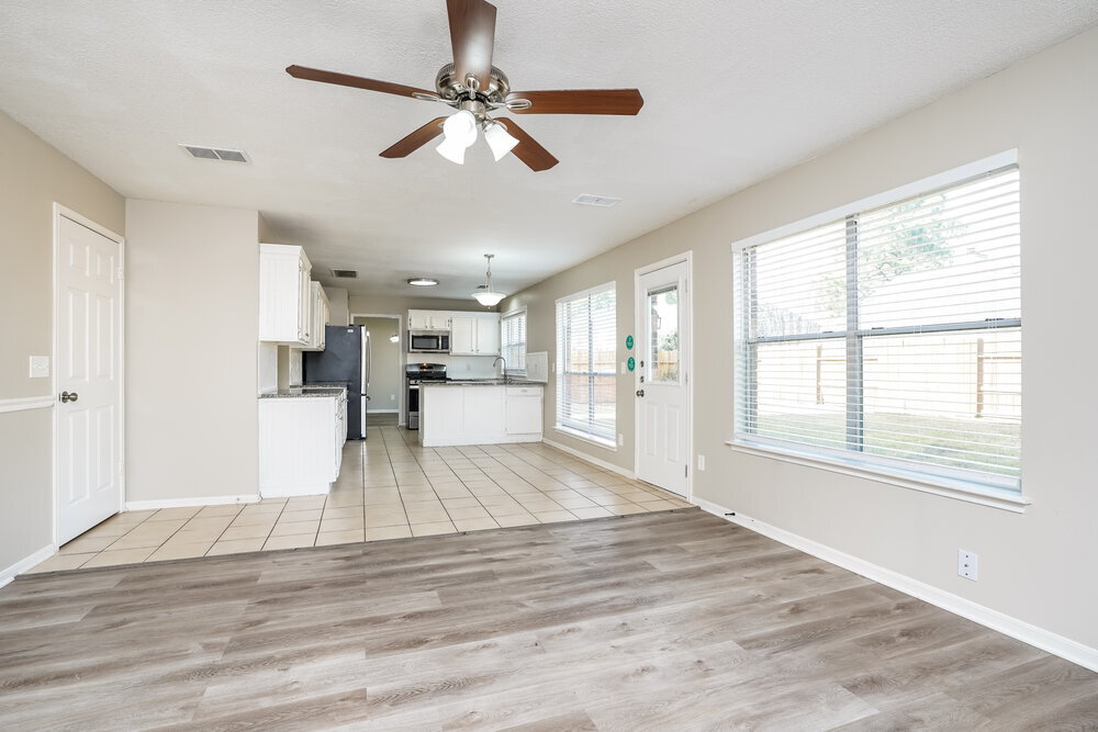 Building Photo - 18162 Holly Green Dr