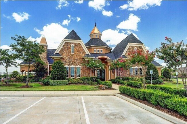 Building Photo - 2826 Duchess Dr