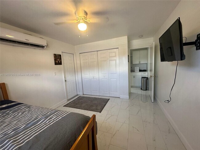 Building Photo - 6054 SW 133rd Pl