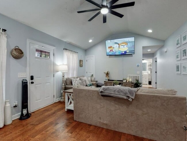 Building Photo - 3 Bedroom Single Family Home in Beechgrove
