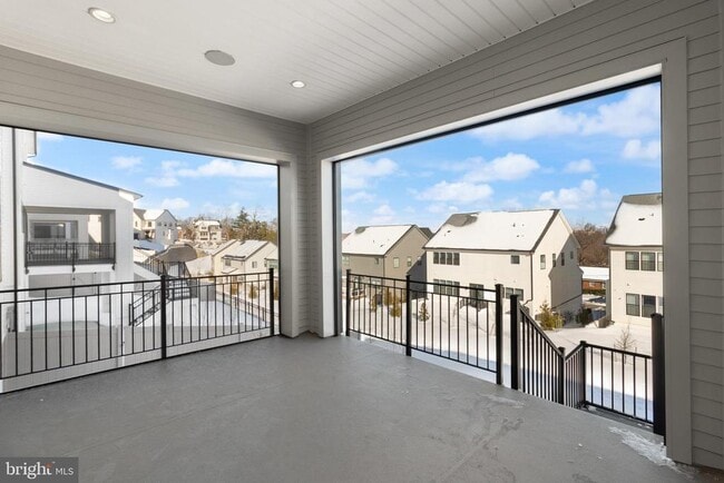 Building Photo - 853 N Manchester St