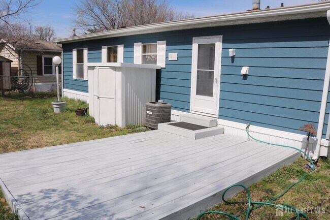 Building Photo - 5 Fallow Dr