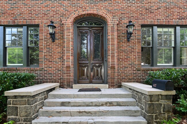 Building Photo - 635 Bonaventure Ave NE