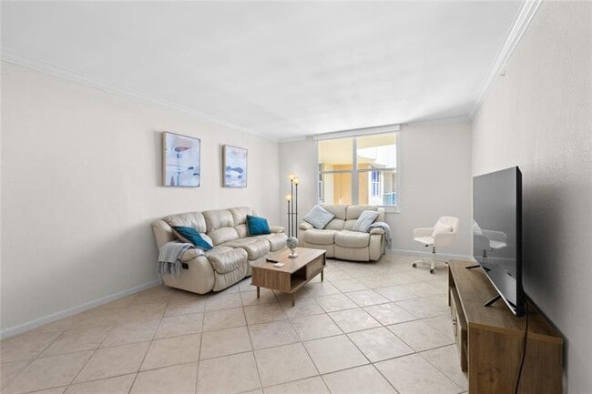 Building Photo - 2501 S Ocean Dr