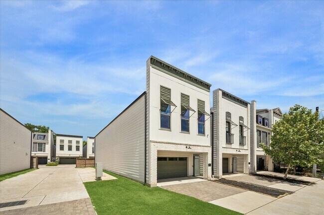 Building Photo - 852 Fisher St