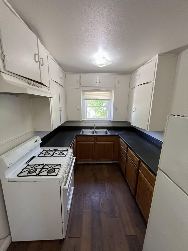 Building Photo - 135 Rainbow Dr