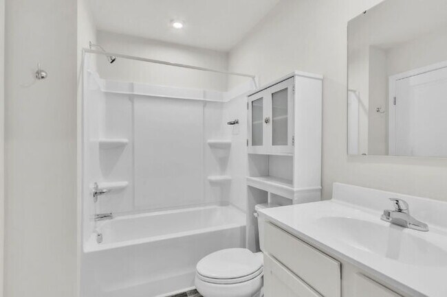 Building Photo - Modern 3BR Townhome with Bonus Room Near F...