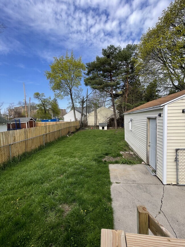 Building Photo - 2528 Forest Ave