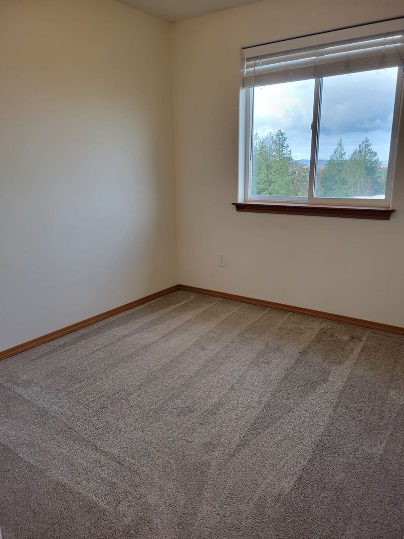 Building Photo - Suburban Serenity Nestled in the Heart of Lake Stevens