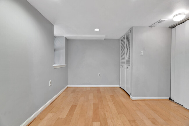 Building Photo - Marvelous 1 Bedroom Condo in Washington DC!