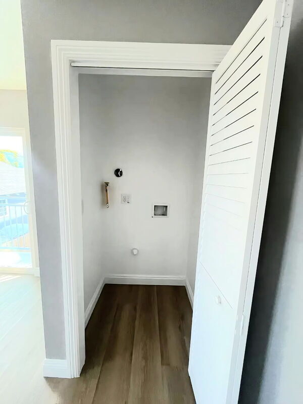 Building Photo - 1731 E 68th St