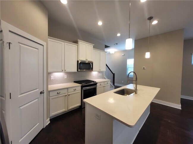 Building Photo - 5728 Taylor Wy