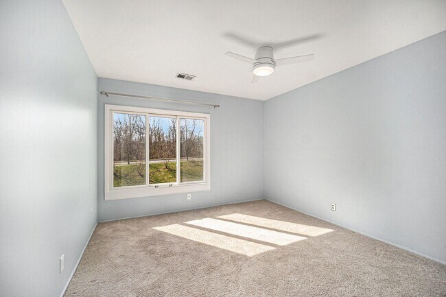 Building Photo - 1325 S Maple Rd