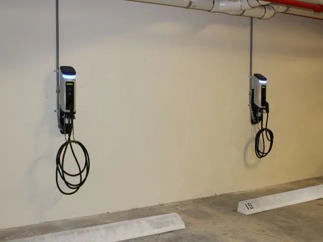 Building Photo - 551 NE 39th St