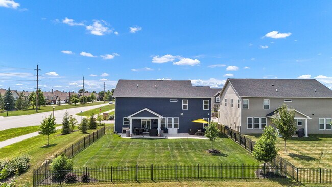 Building Photo - 15611 W Rail Dr