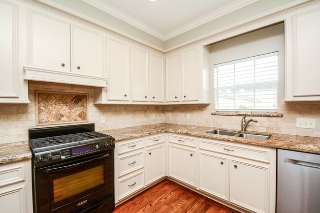 Building Photo - 2022 Fairview St