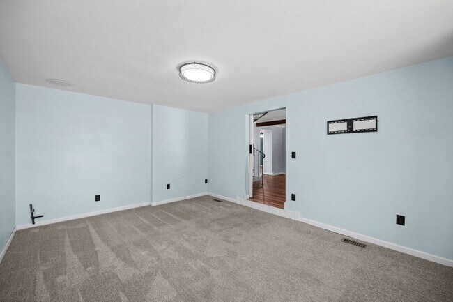Building Photo - Lidgerwood Area 4 Bedroom 2 Bathroom Home!