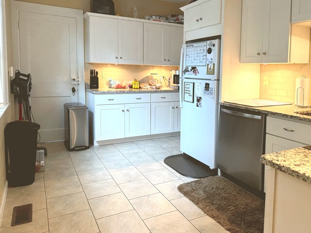 Kitchen - 638 Taylor Ave