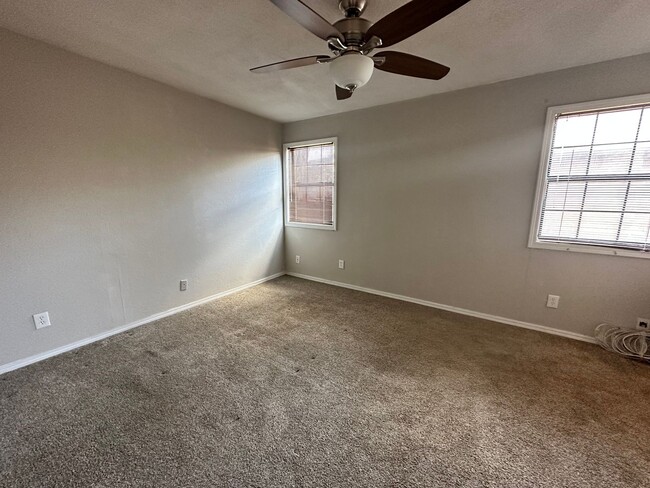 Building Photo - 1 Bed unit OKC