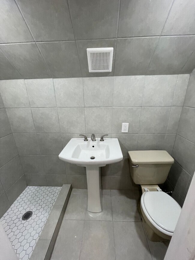 Building Photo - 13224 S Redwood Rd