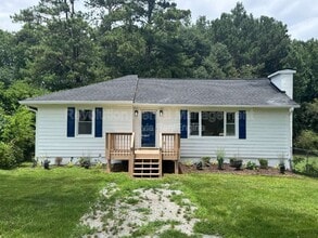 Building Photo - 32 Hillcrest Dr SE