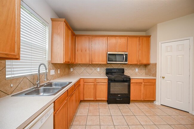 Building Photo - 4831 Plum Forest Rd