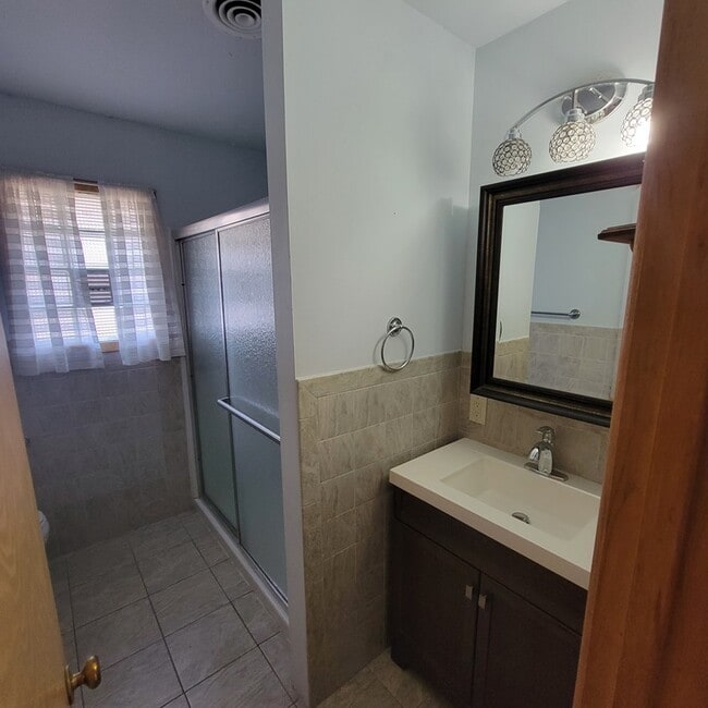 Building Photo - 20 W 25th Ave