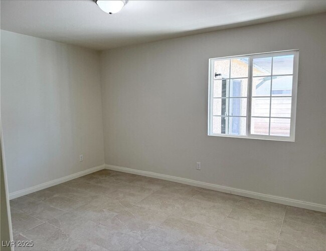 Building Photo - 236 Pershing Dr