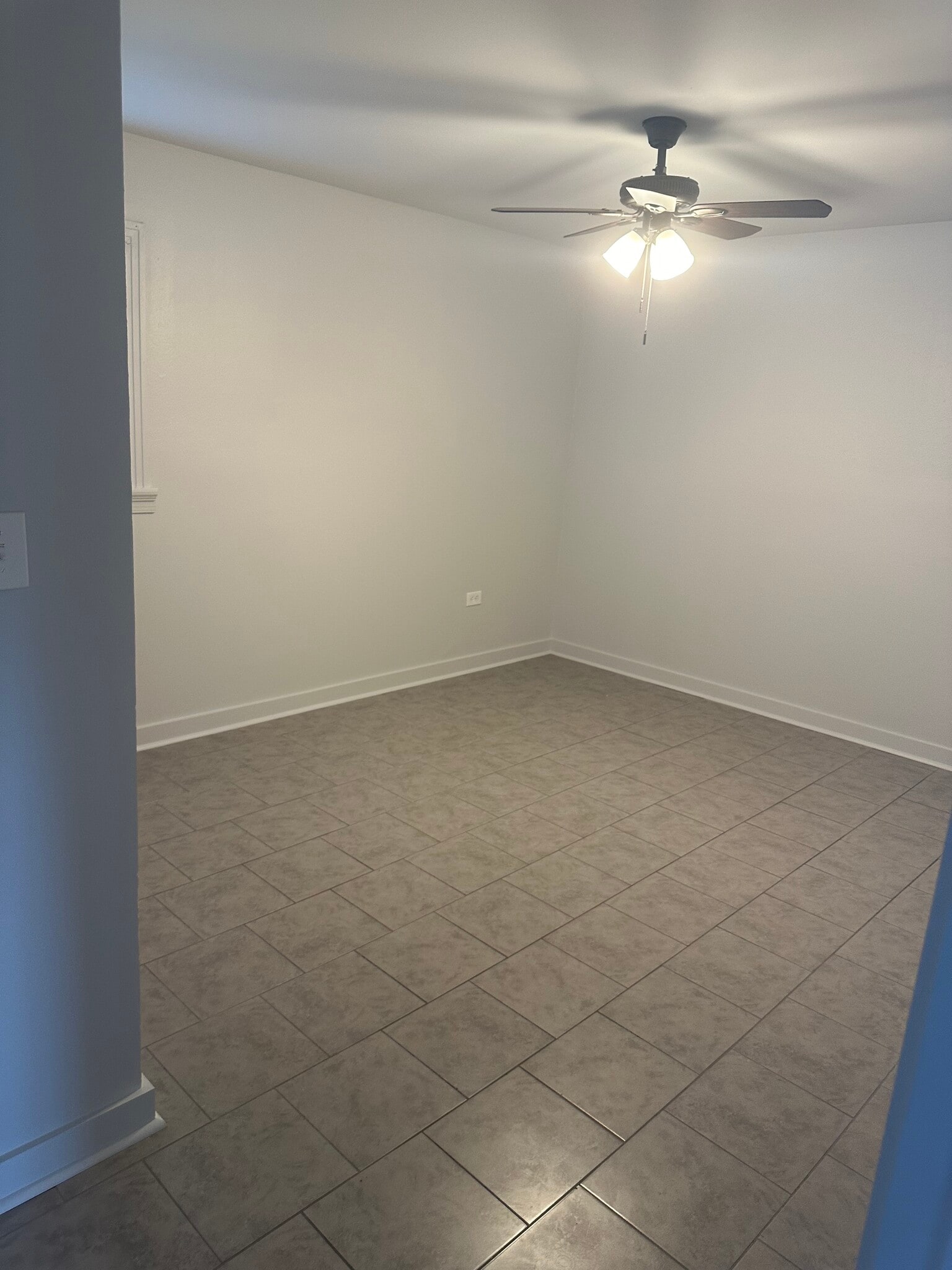 Building Photo - 729 Kenney St