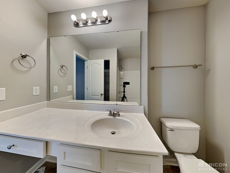 Building Photo - 6035 Loy Ct