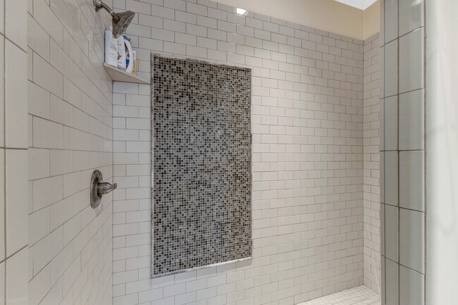 Building Photo - 5014 Mountview Pl