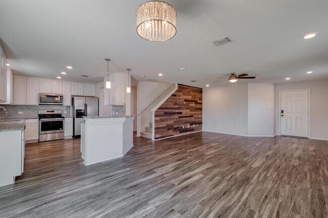 Building Photo - 13603 Abraham Lincoln St