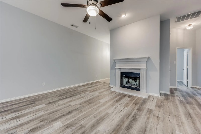 Building Photo - 1610 Poinsettia Blvd