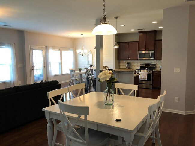 Building Photo - 4 Bedroom 2.5 Bath House in Cane Bay Plantation - Summerville