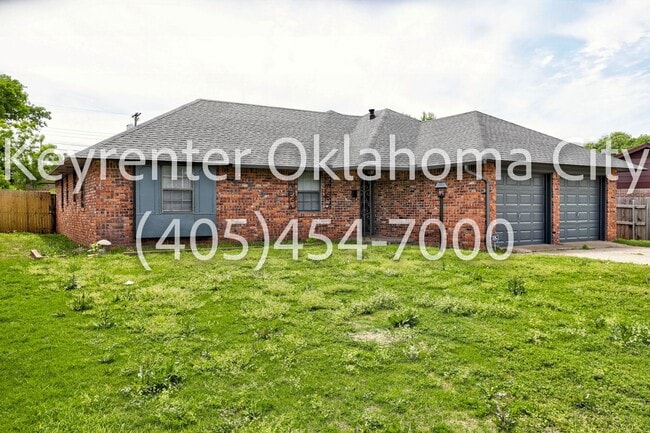 Building Photo - Massive 3BD/2BTH Home Minutes from the Highway.