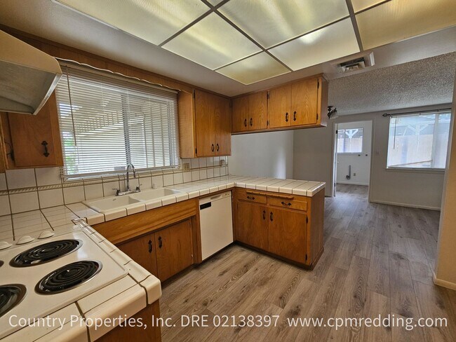 Building Photo - Spacious 3-Bedroom 2-Bathroom Home in Mary Lake Subdivision Available Now!