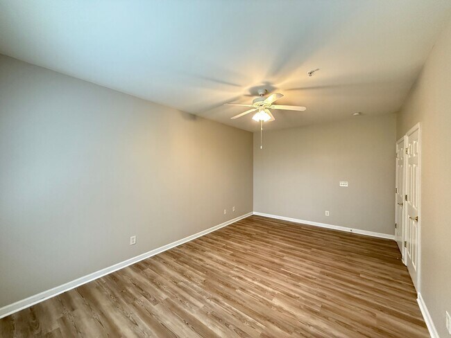 Building Photo - 6941 Hanesbrook Cir
