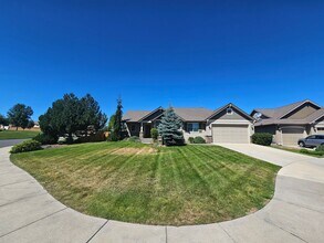 Building Photo - Beautiful Updated Home