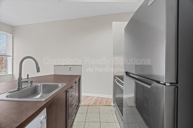 Building Photo - 2221-2223  Rutger Street