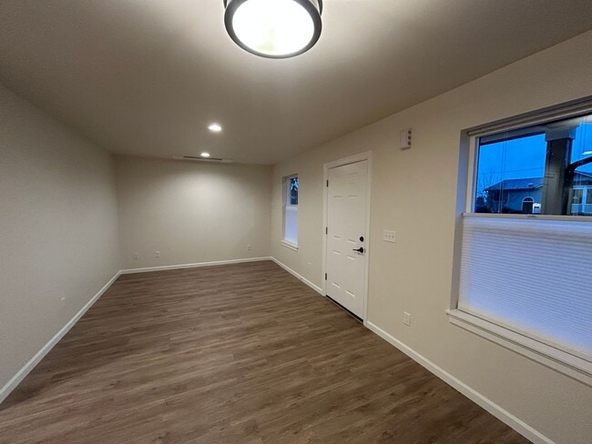 Building Photo - New build Beautiful 3bd, 2bath House in North Tacoma!