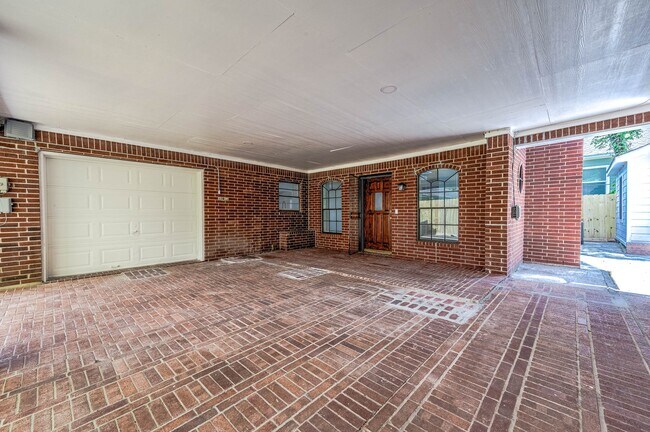 Building Photo - 8903 Sultan Dr