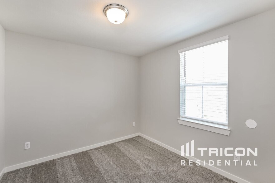 Building Photo - 22812 Terrazzo Dr