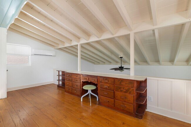 Building Photo - 222 Greenwood Dr