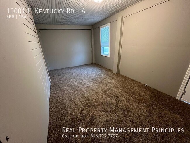 Building Photo - Spacious, Single-Level Townhouse Stunner!