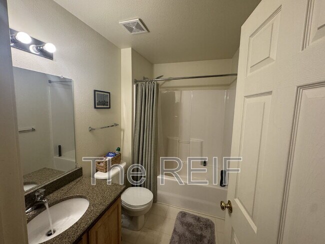 Building Photo - 15240 Silver Pkwy