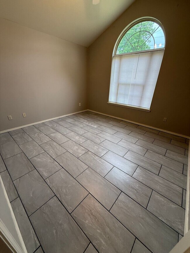 Building Photo - 1528 N 24th St