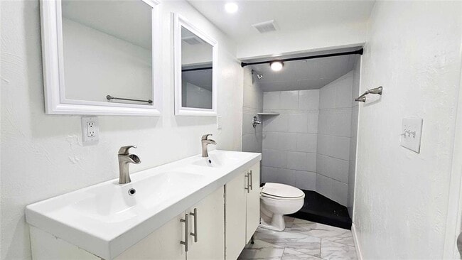 Building Photo - 721 Proctor Pl