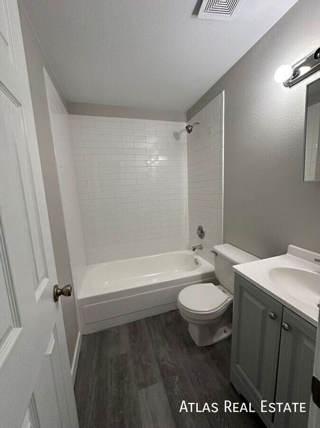 Building Photo - 1825 Zebulon Dr