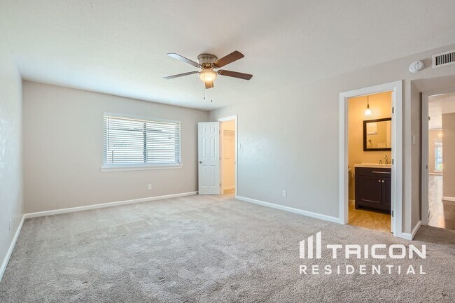 Building Photo - 8813 Willowbrook Dr