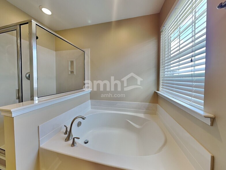 Building Photo - 3048 Adventure Way